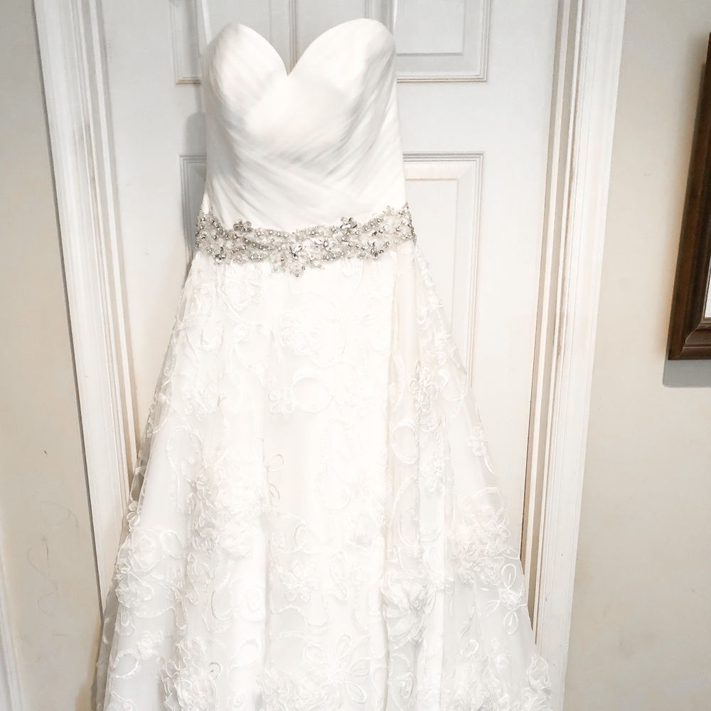 NEVER WORN Allure Couture Bridal Gown Size 10